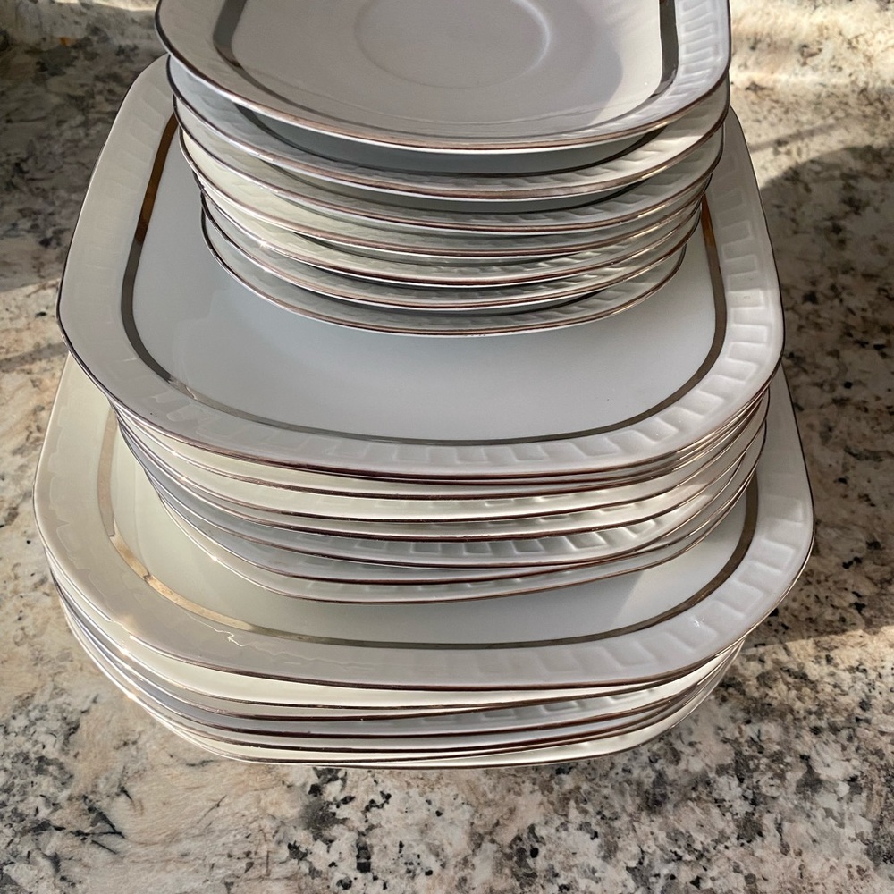 30piece Wawel China Set